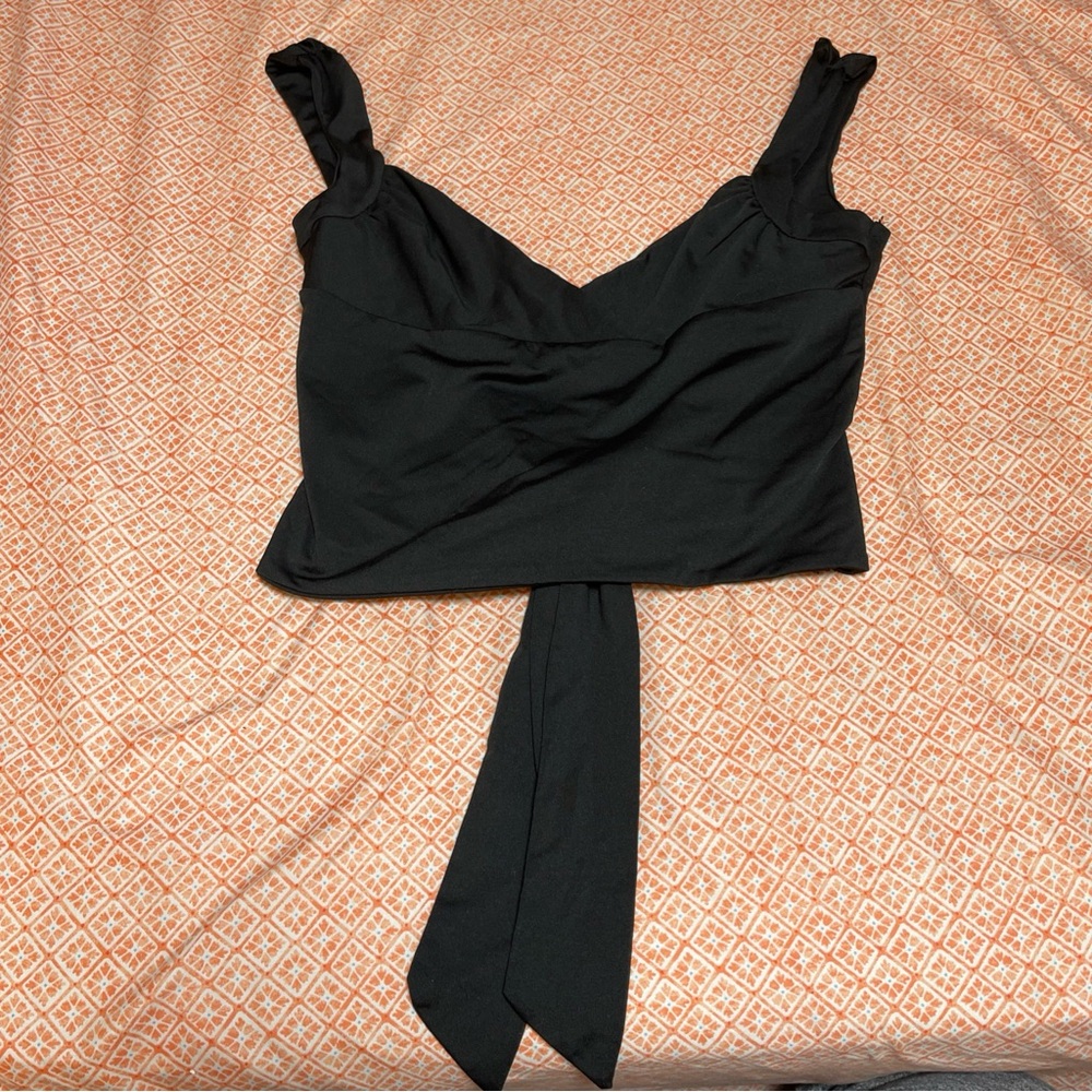 Black tye top